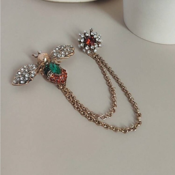 Luxe vintage  rhinestone and chain bee design brooch - Picture 2 of 6